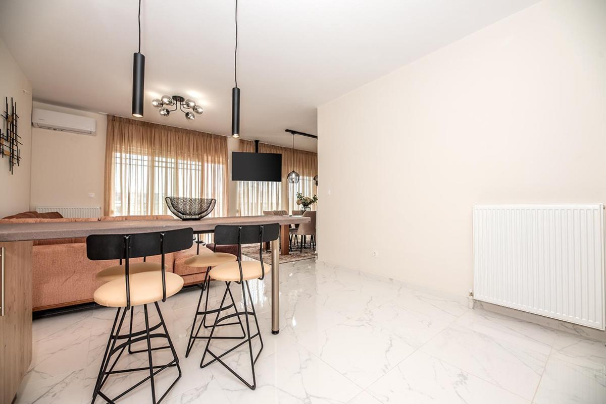 Central Luxury Apartment テッサロニキ エクステリア 写真